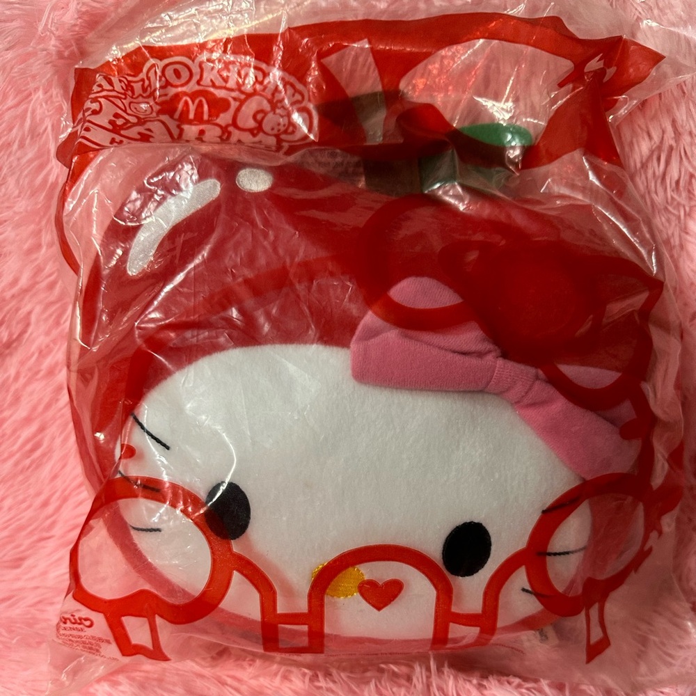 2016 Hello Kitty Cushion Mcdonald's Apple Cute Pillow Limited Collection Taiwan